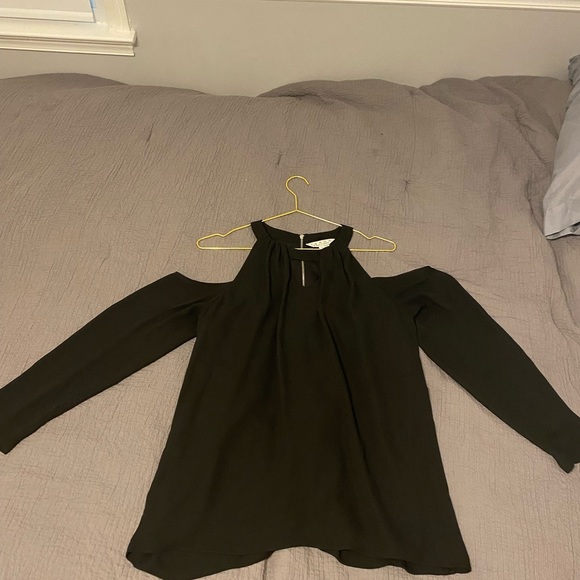 Long sleeve shoulderless Dora Landa blouse. - Picture 5 of 5